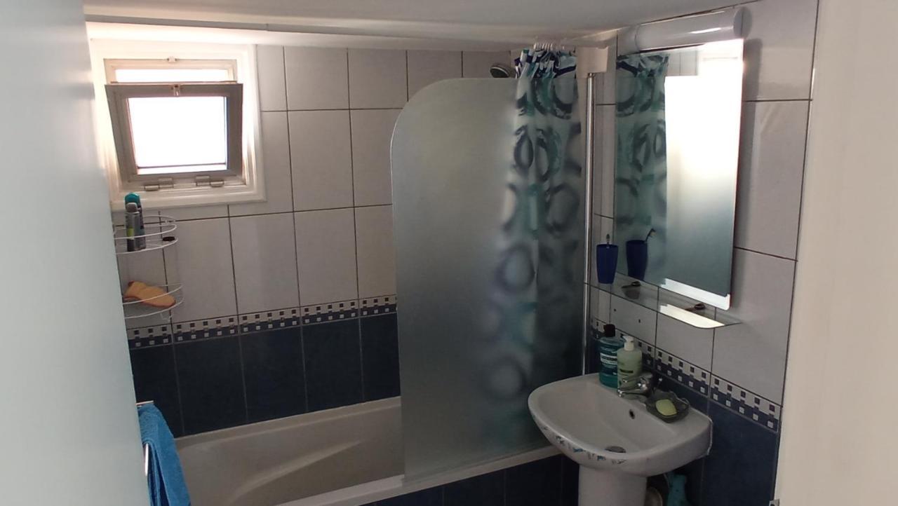 Διαμέρισμα 5 Min To The Shared - Private In 3 Bdr